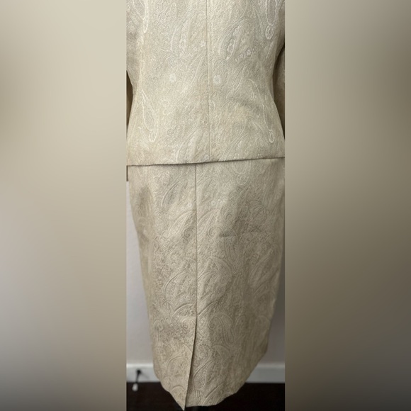 Kasper Cream Paisley Women's Skirt Set - Picture 11 of 15